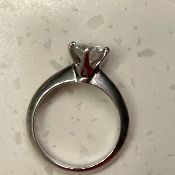 1.0 Carat Moissanite ring. Brilliance than a diamond. - Picture 10 of 12